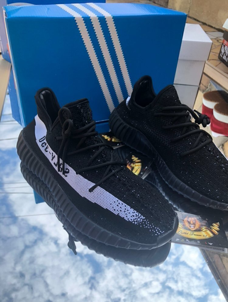 Yeezy boost 350 v2 oreo