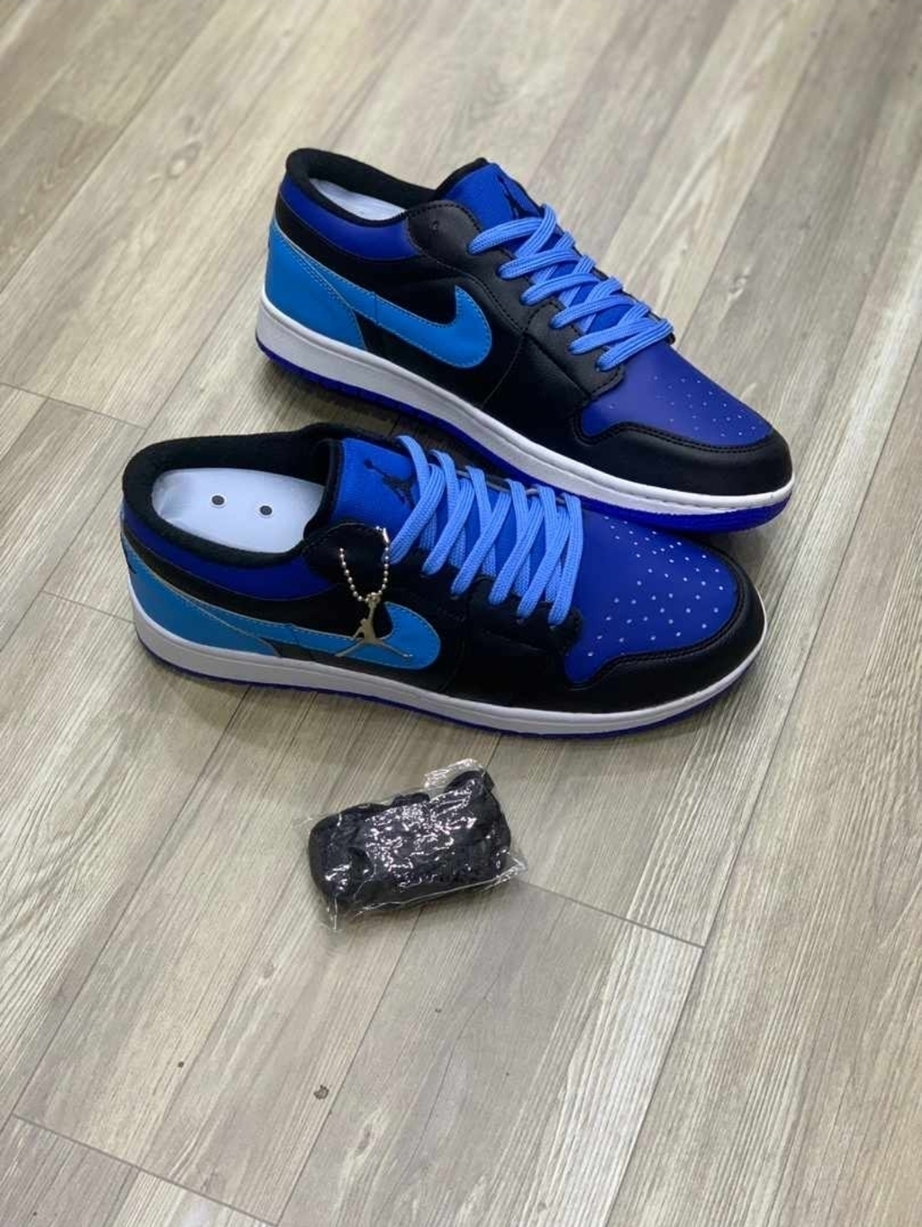 Air jordan (4)