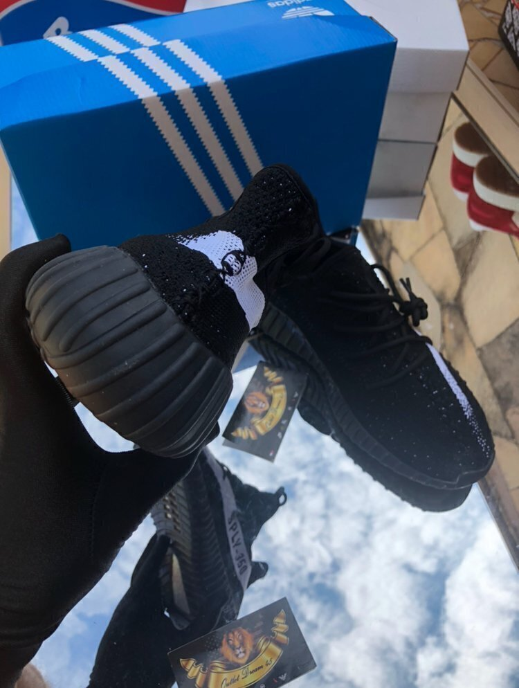 Yeezy boost 350 v2 oreo
