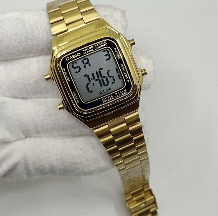 Casio dourado