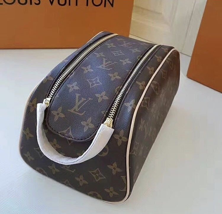Necessaire louis vuitton